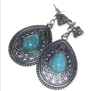 🦋💕BOHO/southwestern gorgeous/heavy drop earring in turquoise-rhinestone stud
